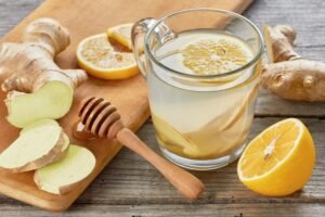 como_hacer_agua_de_jengibre_y_limon_48974_orig-300x200 Bebidas naturales para bajar de peso